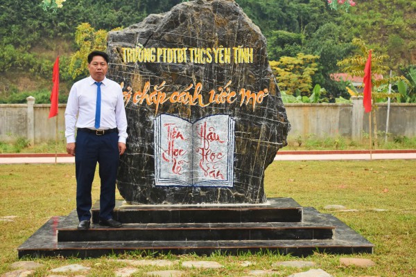 Người thầy ươm mầm, giữ lửa vùng cao