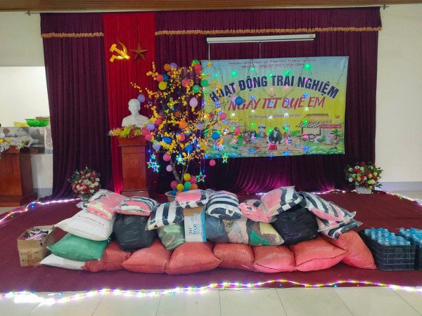 Người thầy ươm mầm, giữ lửa vùng cao