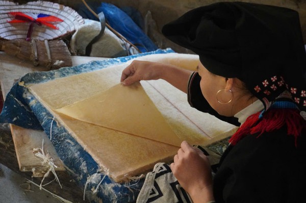 Người trẻ giữ hồn xưa: Mang giấy dó 