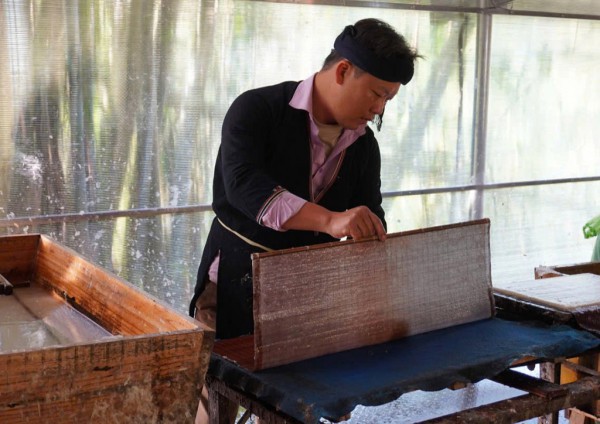 Người trẻ giữ hồn xưa: Mang giấy dó 