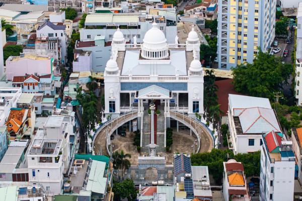 Nhà thờ 5 tháp vòm như 