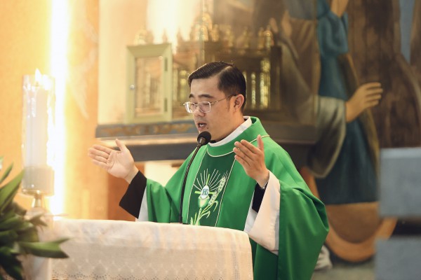 Nhà thờ 5 tháp vòm như 