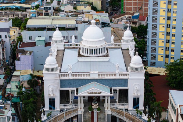 Nhà thờ 5 tháp vòm như 