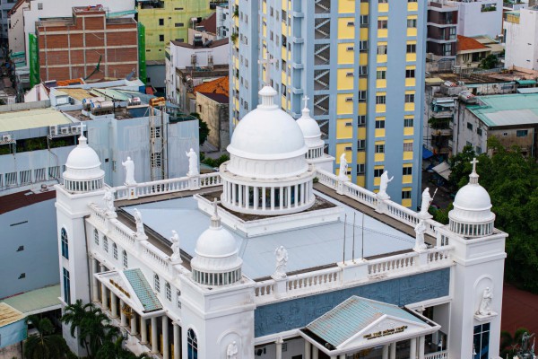 Nhà thờ 5 tháp vòm như 