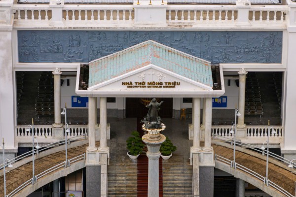 Nhà thờ 5 tháp vòm như 