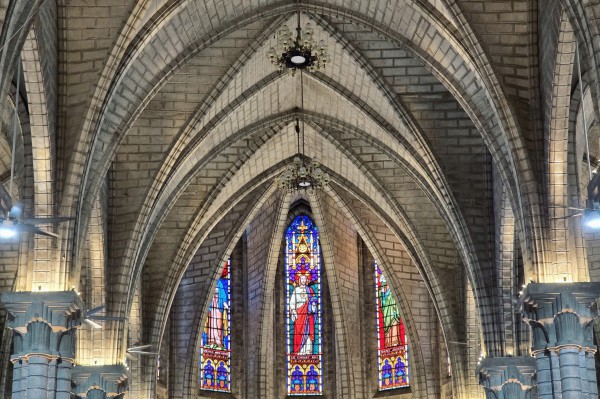 Nhà thờ Chánh tòa Nha Trang - Ngọn tháp đá vươn giữa trời biển