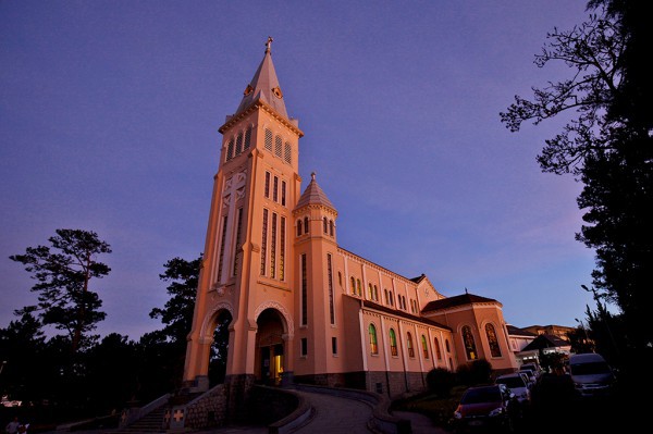 Nhà thờ Con Gà và mối tình trong 