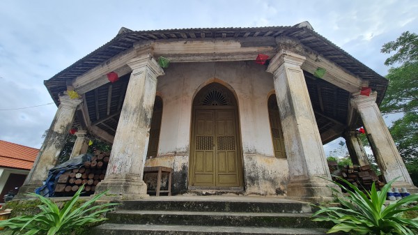 Nhà thờ đá Tùng Sơn lưu giữ nhiều thánh tích từ Công giáo Rôma