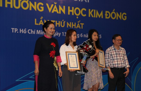 Nhà văn 24 tuổi giành 100 triệu đồng tại giải thưởng sáng tác cho thiếu nhi Nhà văn 24 tuổi giành 100 triệu đồng tại giải thưởng sáng tác cho thiếu nhi
