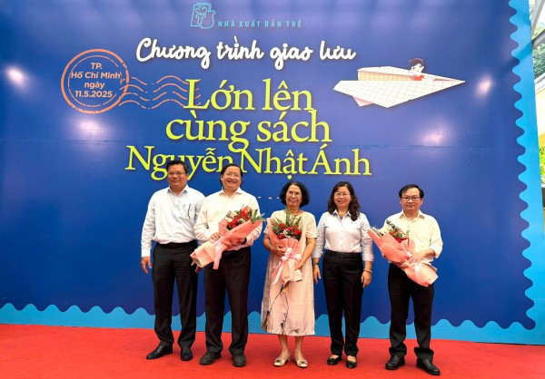 Nhà văn Nguyễn Nhật Ánh Nhà văn Nguyễn Nhật Ánh