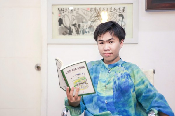 Nhà văn Trương Anh Quốc nhận giải thưởng Hội Nhà văn TP.HCM với 