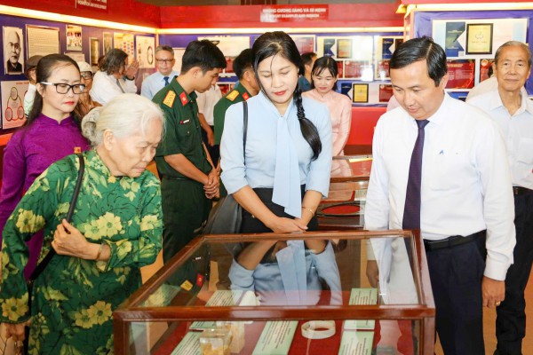 Nhiều hoạt động kỷ niệm 137 năm ngày sinh cố Chủ tịch Tôn Đức Thắng Nhiều hoạt động kỷ niệm 137 năm ngày sinh cố Chủ tịch Tôn Đức Thắng
