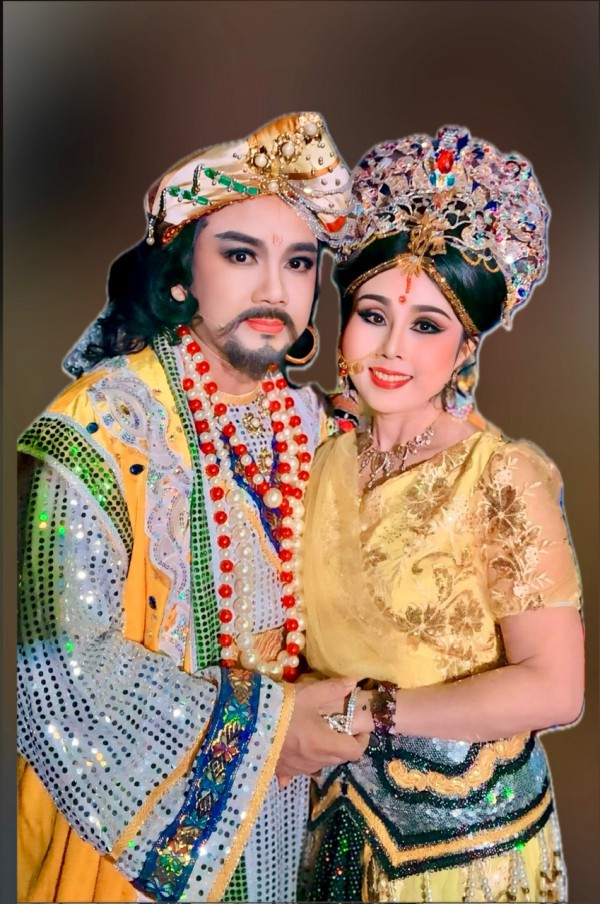 Những đoàn cải lương bền bỉ Những đoàn cải lương bền bỉ