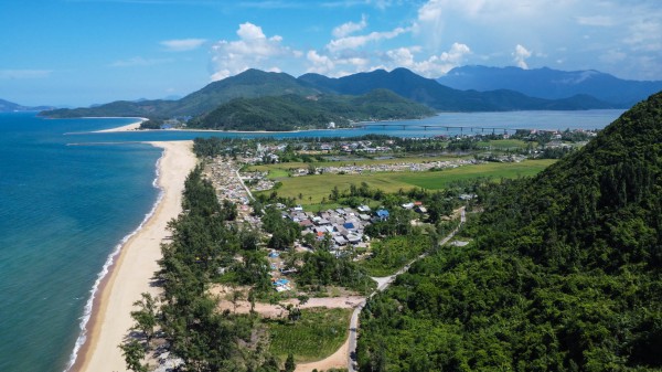 Những ngôi làng tuyệt đẹp ven biển: Làng bên biển Hàm Rồng hoang sơ Những ngôi làng tuyệt đẹp ven biển: Làng bên biển Hàm Rồng hoang sơ