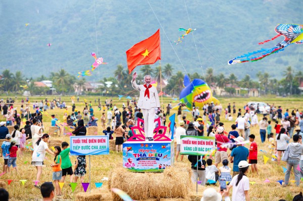 Những ngọn lửa hồng nơi thành cổ