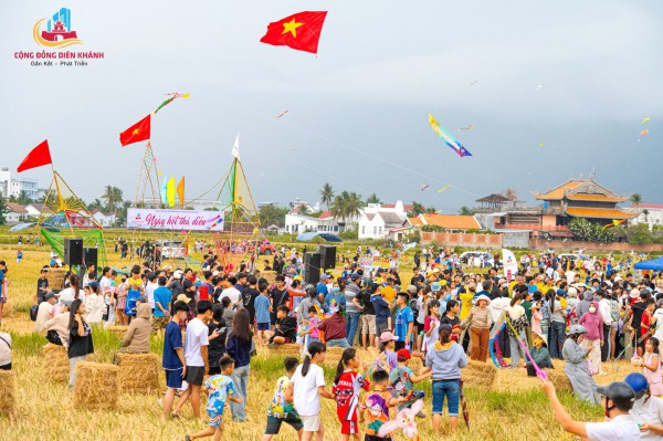 Những ngọn lửa hồng nơi thành cổ