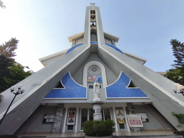 Những nhà thờ độc đáo: Nơi lưu giữ trang rửa tội của thi sĩ Hàn Mặc Tử