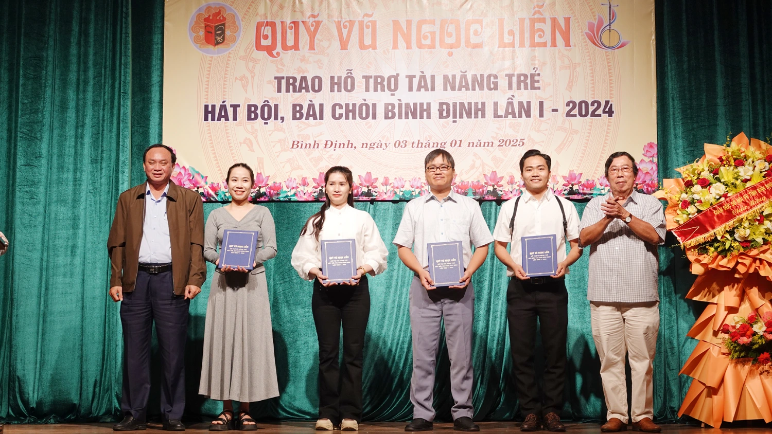 Những tài năng hát bội, bài chòi nhận hỗ trợ từ quỹ Vũ Ngọc Liễn