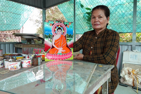 Níu giữ nghề xưa: Nghệ nhân cuối cùng vẽ tranh kiếng của đồng bào Khmer