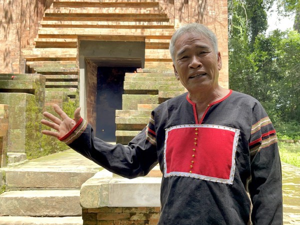 Nỗi lo tháp Chăm duy nhất ở Tây nguyên bị xâm hại Nỗi lo tháp Chăm duy nhất ở Tây nguyên bị xâm hại