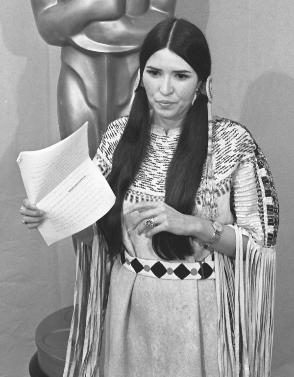 Nữ diễn viên Sacheen Littlefeather - biểu tượng của người Mỹ da đỏ qua đời ở tuổi 76