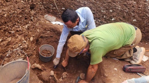 Phát hiện nhiều di cốt người tiền sử ở Nghệ An Phát hiện nhiều di cốt người tiền sử ở Nghệ An