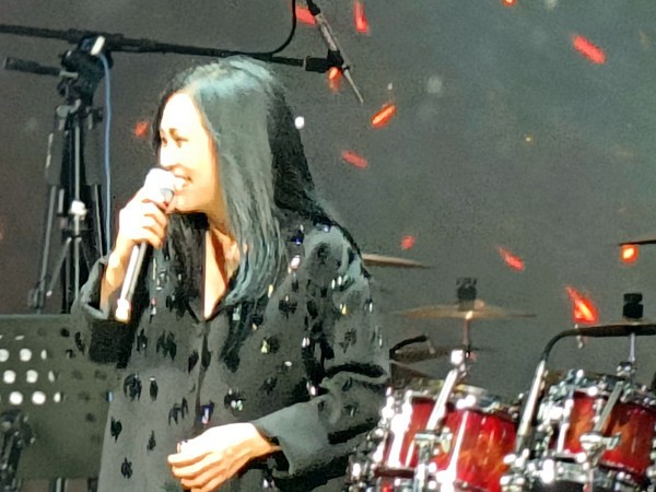 Phương Thanh làm bùng nổ cả đêm thiện nguyện