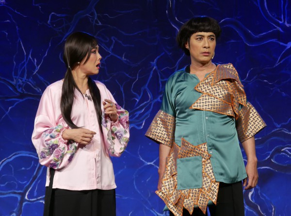 ‘Quạ hồng tung cánh’: Chiếc gương soi chiếu lòng tham