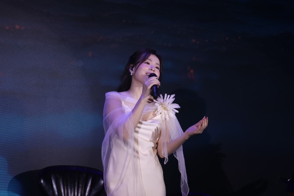 Quang Dũng, Hà Nhi trình diễn thăng hoa trong đêm nhạc 