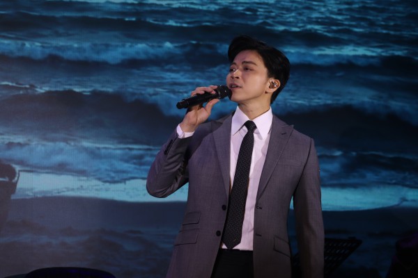 Quang Dũng, Hà Nhi trình diễn thăng hoa trong đêm nhạc 