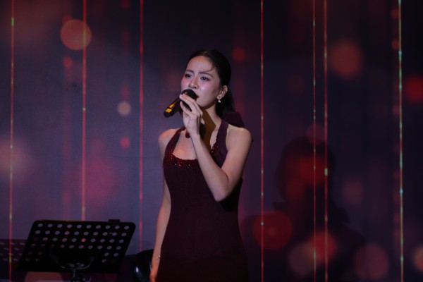 Quang Dũng, Hà Nhi trình diễn thăng hoa trong đêm nhạc 