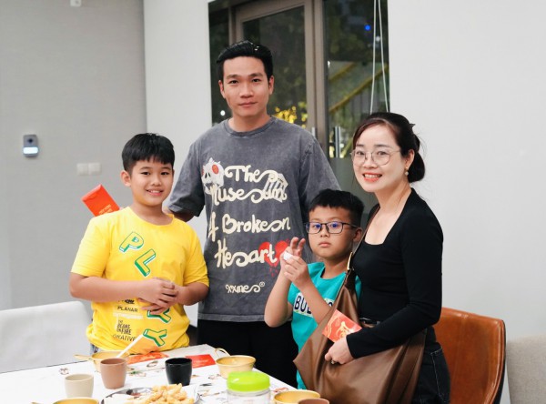 Rapper Wowy gặp fan đầu xuân, hứa hẹn một năm Rapper Wowy gặp fan đầu xuân, hứa hẹn một năm