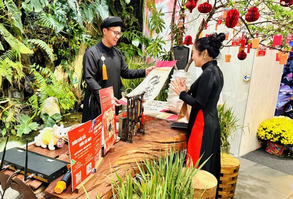 TP.HCM khai mạc nhiều hoạt động mừng xuân - mừng Đảng