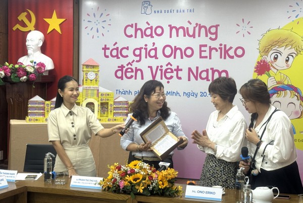 Tác giả bestseller manga Nhật Bản Ono Eriko bất ngờ khi thử món ngon Việt Nam Tác giả bestseller manga Nhật Bản Ono Eriko bất ngờ khi thử món ngon Việt Nam