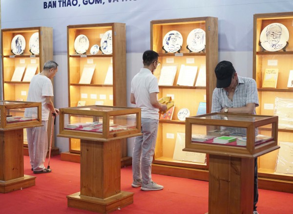 Thơ Nguyễn Huy Thiệp: Đọc câu nào 