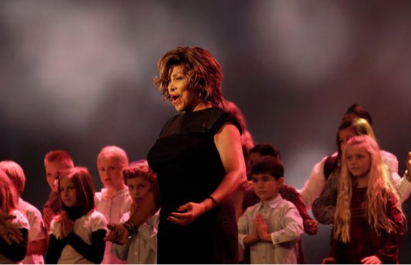 Tổng thống Mỹ và nhiều nghệ sĩ xúc động khi nghe tin Tina Turner qua đời
