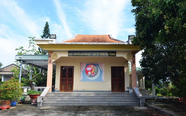 Trần Hữu Trang, thư ký chép tuồng thành soạn giả nổi tiếng Trần Hữu Trang, thư ký chép tuồng thành soạn giả nổi tiếng