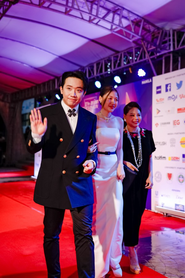 Trấn Thành, Lê Giang, Uyên Ân cùng Wren Evans nổi bật trên thảm đỏ Asian TV Awards