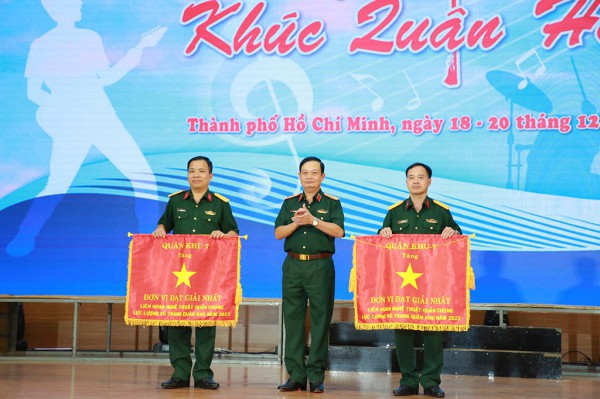 Trao giải Liên hoan nghệ thuật quần chúng Lực lượng vũ trang Quân khu 7 năm 2023 Trao giải Liên hoan nghệ thuật quần chúng Lực lượng vũ trang Quân khu 7 năm 2023