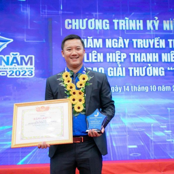 Từ giọt máu hồng gieo mầm yêu thương Từ giọt máu hồng gieo mầm yêu thương