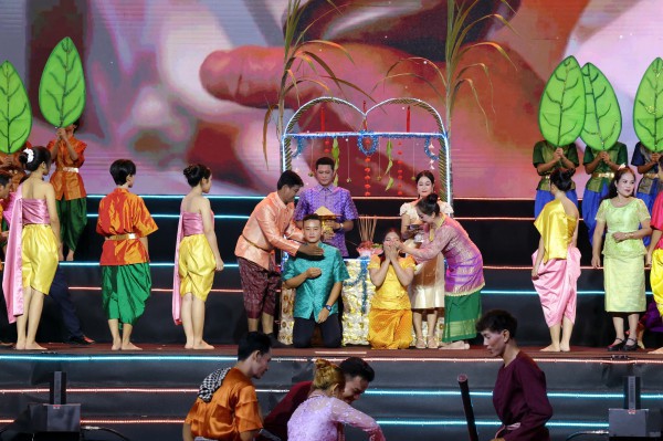 Tưng bừng Lễ hội Oóc Om Bóc - đua ghe ngo TP.Cần Thơ