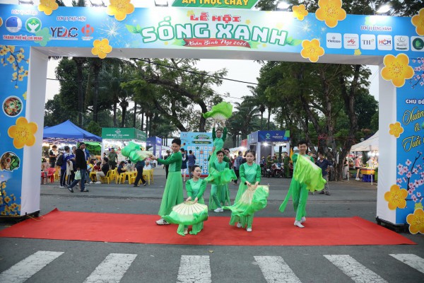 Tưng bừng khai hội 