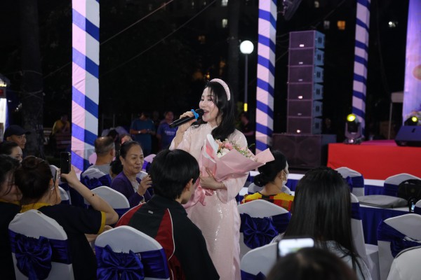 Tưng bừng khai hội 