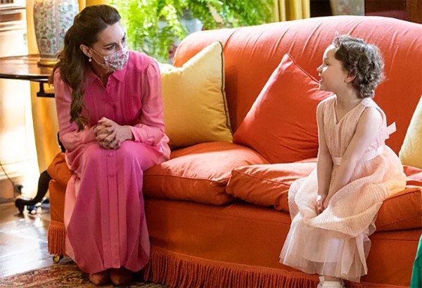 Vương phi Kate Middleton nhận tin nhắn cảm động từ cô bé 8 tuổi Vương phi Kate Middleton nhận tin nhắn cảm động từ cô bé 8 tuổi