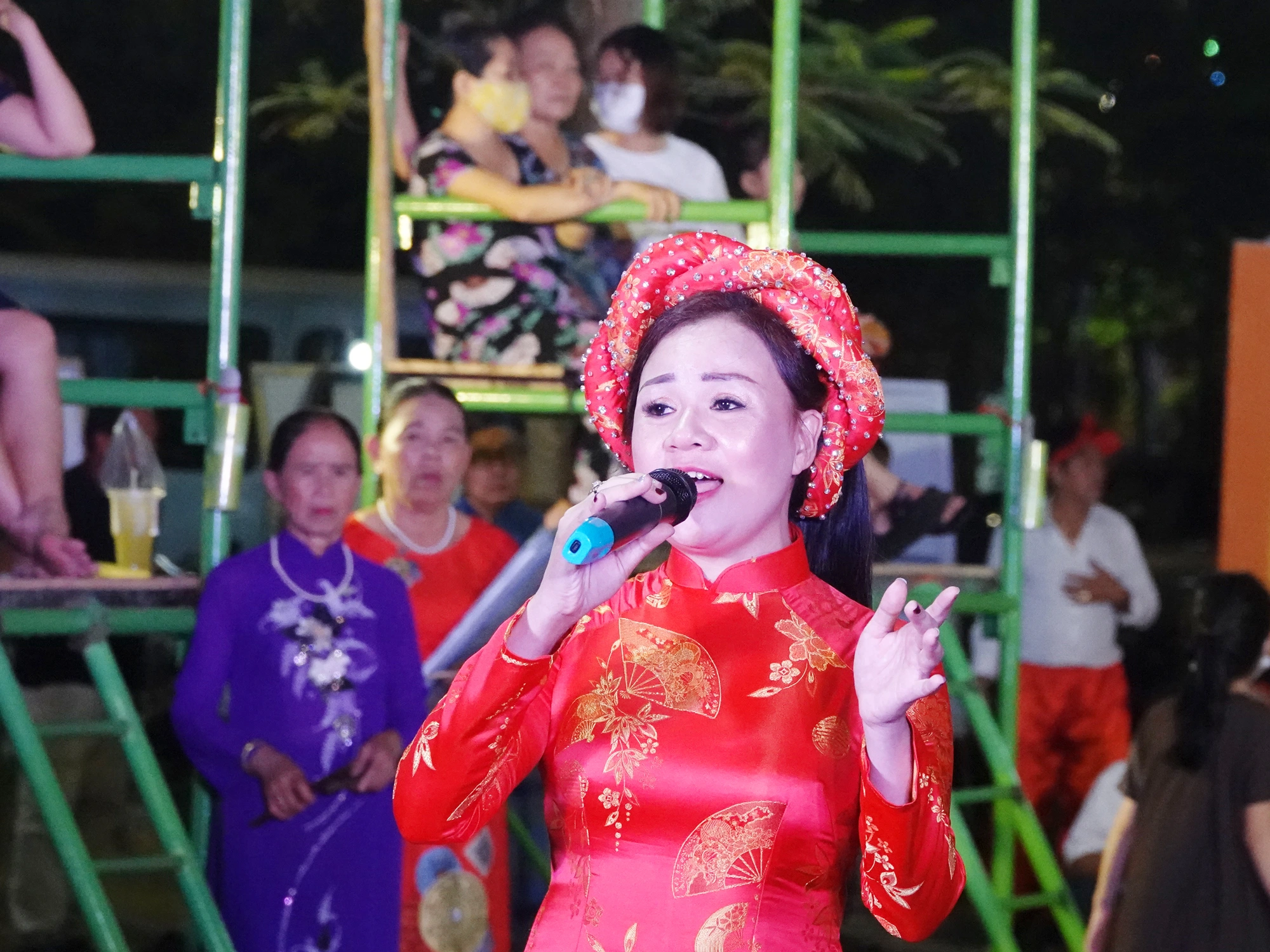 Yêu chi cái nghệ bài chòi? Yêu chi cái nghệ bài chòi?