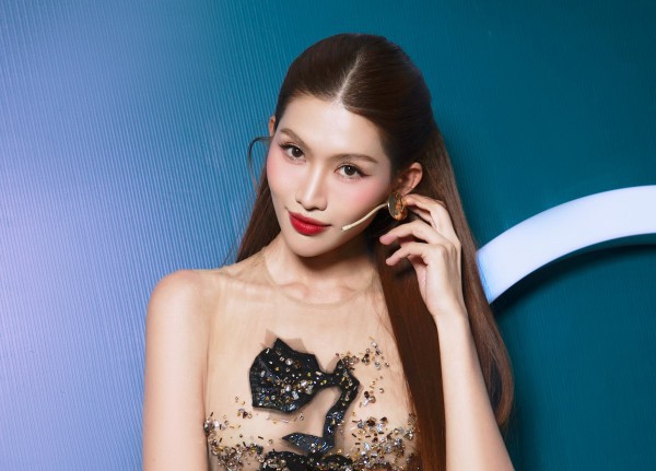 Á hậu Quỳnh Châu xin lỗi vì phát ngôn gây hiểu lầm dịp 30.4 Á hậu Quỳnh Châu xin lỗi vì phát ngôn gây hiểu lầm dịp 30.4