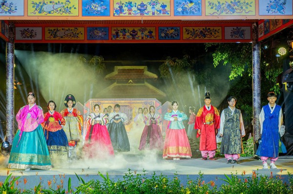 Đánh thức hoàng cung huyền ảo