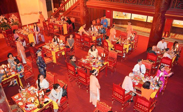 Đánh thức hoàng cung huyền ảo