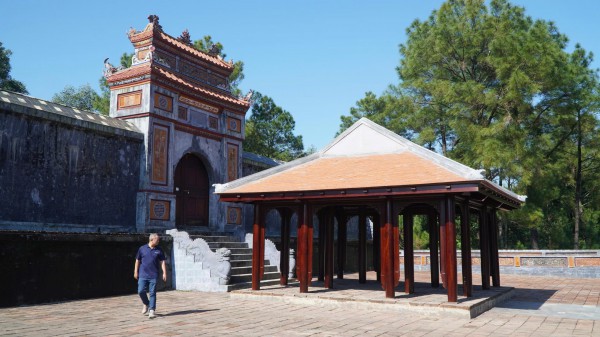 Đề nghị tháo dỡ công trình ‘lạ’ trong di tích lăng hoàng thái hậu Từ Dũ