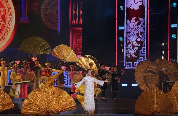 Đêm thành phố lung linh cùng 